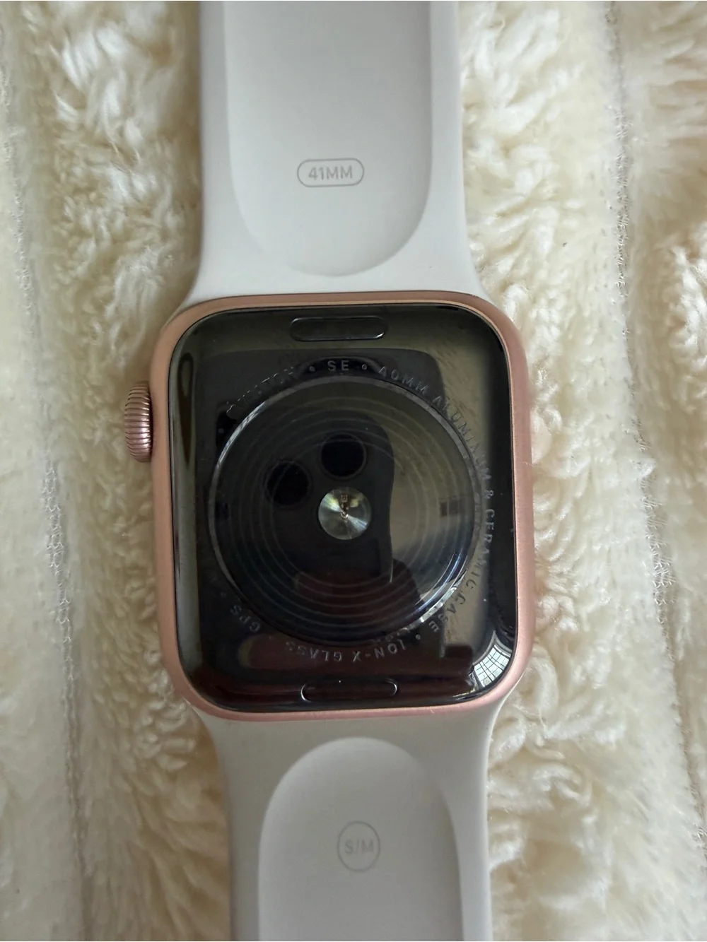Apple Watch SE 40mm Rose Gold Smartwatch with Starlight Band